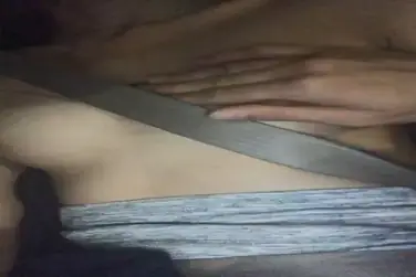 Gadis Cantik Mainin Pentil Sendiri di Dalam Mobil