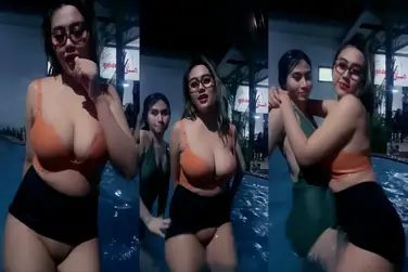 Miya Skandal Intim Bareng Sahabat di Kamar